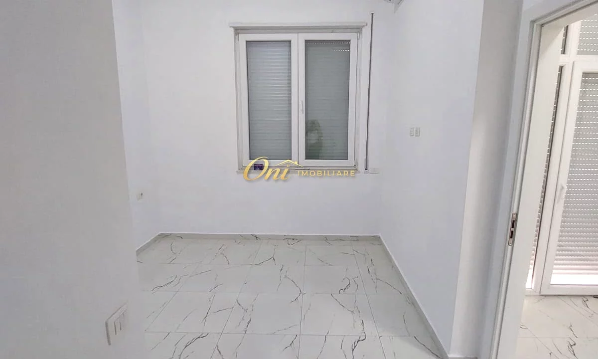 RRUGA E DURRESIT, AMBIENT ZYRE  92M2 PER QERA 