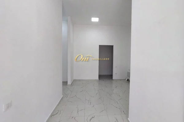 RRUGA E DURRESIT, AMBIENT ZYRE  92M2 PER QERA 