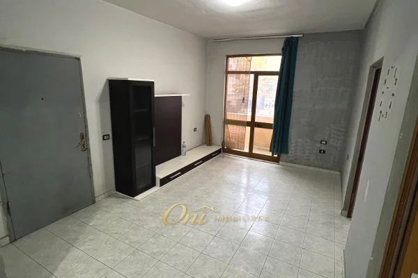 Business Property for Rent 3+1 in Tirana - 40,000 Leke