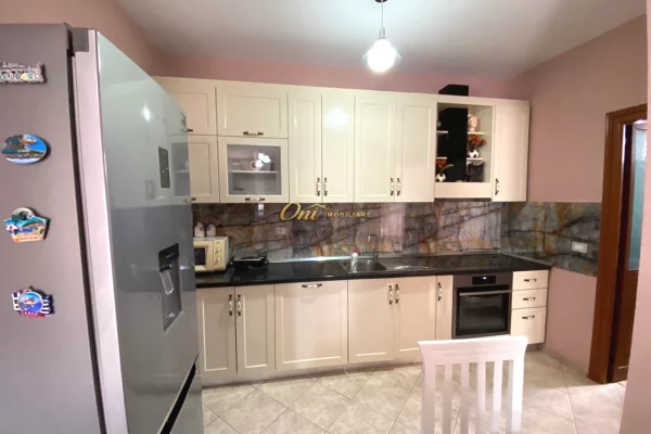 Shtepi me qera Apartament ne Tirane, 2+1, Mobilimi E mobiluar, Pagesa 70,000  Leke.