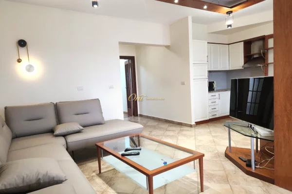 Shtepi me qera Apartament ne Tirane, 2+1, Mobilimi E mobiluar, Pagesa 1,500  Euro.