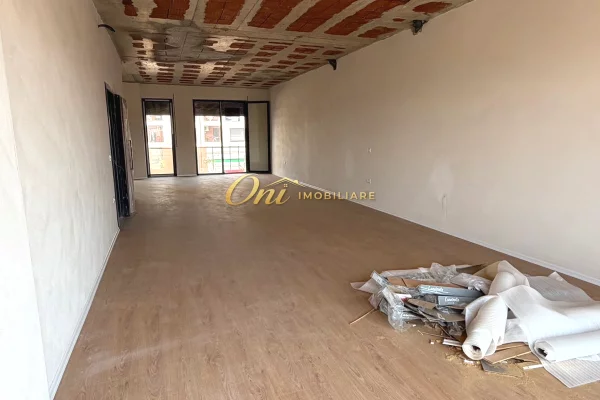 Ambient biznesi me qera 3+1 ne Tirane - 1,350 Euro