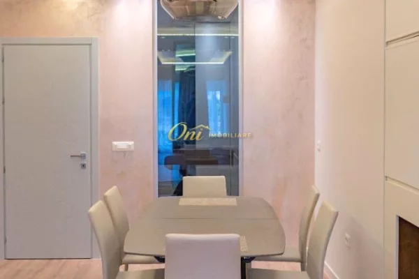 Shtepi ne shitje Apartament ne Tirane, 2+1, Mobilimi E mobiluar, Pagesa 31,500,000  Leke.