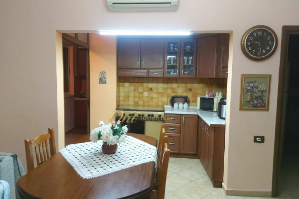 Shtepi ne shitje Apartament ne Tirane, 2+1, Mobilimi E mobiluar, Pagesa 14,700,000  Leke.