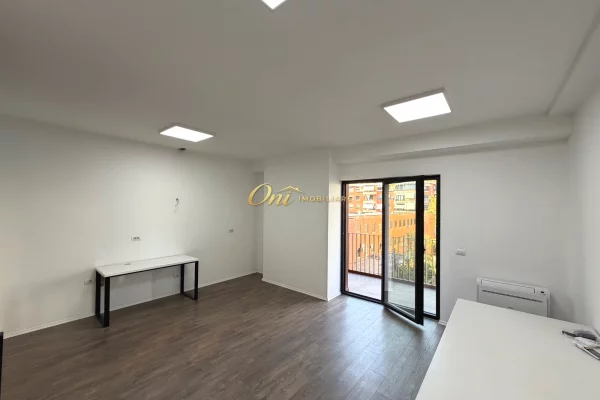 Ambiente Commerciale in Affitto 3+1 a Tirana - 97,000 Leke