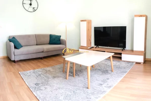 Shtepi me qera Apartament ne Tirane, 3+1, Mobilimi E mobiluar, Pagesa 70,000  Leke.