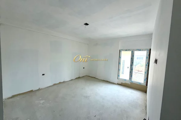 Casa in vendita Appartamento a Tirana, 3+1, Ambiente Vuoto, Pagamento 286,500  Euro.