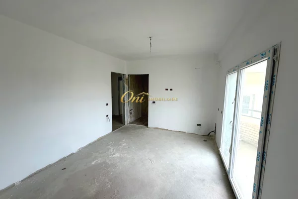 Casa in vendita Appartamento a Tirana, 3+1, Ambiente Vuoto, Pagamento 286,500  Euro.