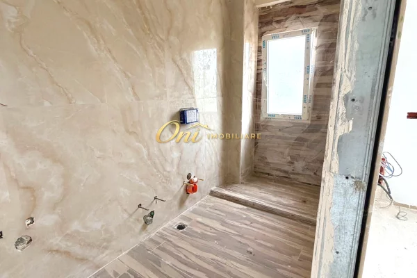 Casa in vendita Appartamento a Tirana, 3+1, Ambiente Vuoto, Pagamento 286,500  Euro.
