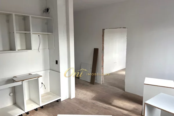 Shtepi me qera Apartament ne Tirane, 2+1, Mobilimi Bosh, pa mobiluar, Pagesa 40,000  Leke.