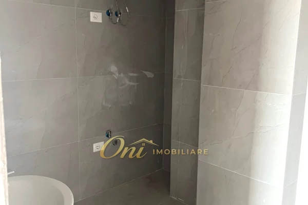 Shtepi me qera Apartament ne Tirane, 2+1, Mobilimi Bosh, pa mobiluar, Pagesa 40,000  Leke.