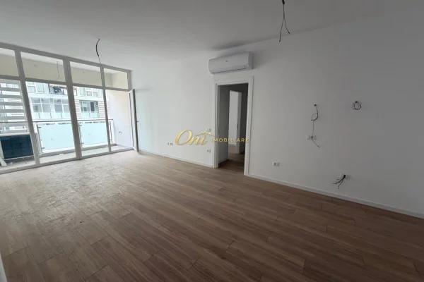 Ambient biznesi me qera 3+1 ne Tirane - 75,000 Leke