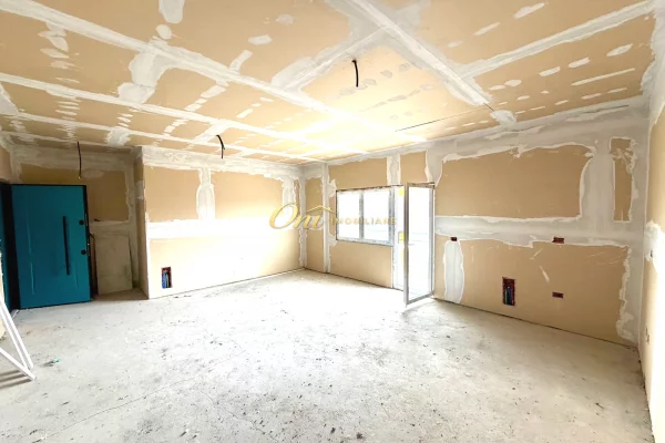 Shtepi ne shitje Apartament ne Tirane, 1+1, Mobilimi Bosh, pa mobiluar, Pagesa 143,450  Euro.