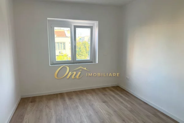 Ambient biznesi me qera 3+1 ne Tirane - 60,000 Leke
