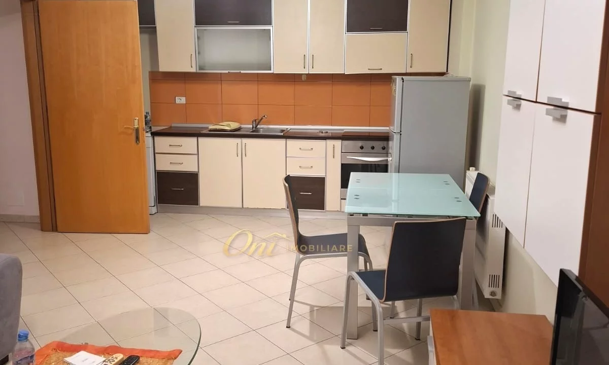 Shtepi me qera Apartament ne Tirane, 1+1, Mobilimi E mobiluar, Pagesa 65,000  Leke.