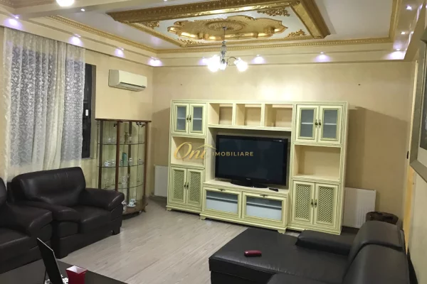 Shtepi ne shitje Vila Luksoze ne Tirane, 2+1, Mobilimi E mobiluar, Pagesa 450,000  Euro.
