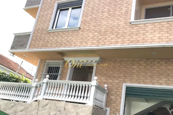 Shtepi ne shitje Vila Luksoze ne Tirane, 2+1, Mobilimi E mobiluar, Pagesa 450,000  Euro.