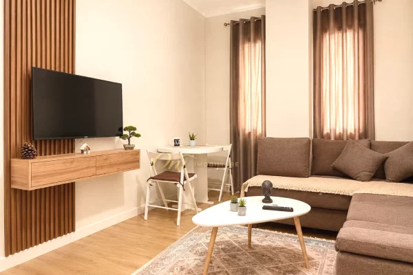 Shtepi me qera 1+1 ne Tirane - 70,000 Leke