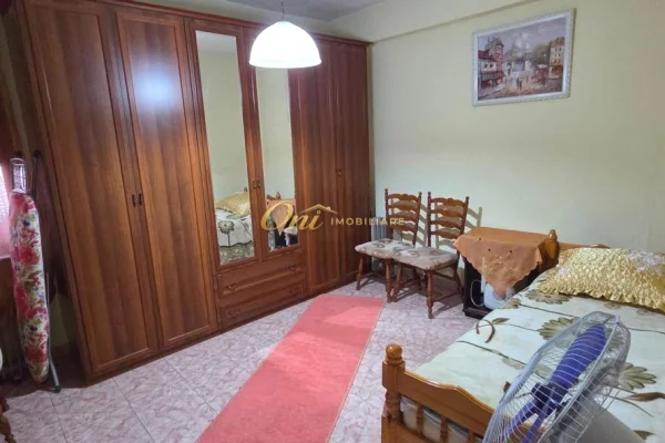 Shtepi me qera Apartament ne Tirane, 2+1, Mobilimi E mobiluar, Pagesa 90,000  Leke.