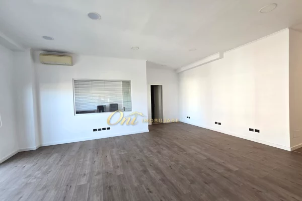 Ambient biznesi me qera 3+1 ne Tirane - 600,000 Leke