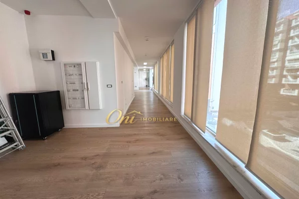 RRUGA E KAVAJES, AMBIENT ZYRE 585M2 PER QERA 