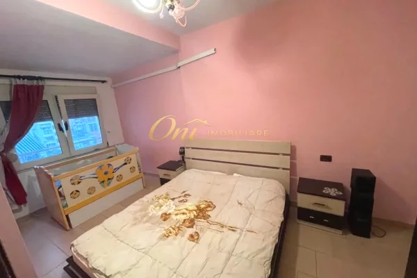 Shtepi me qera Apartament ne Tirane, 3+1, Mobilimi E mobiluar, Pagesa 750  Euro.