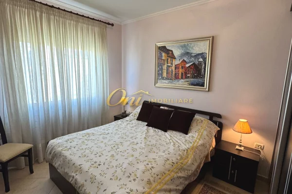Shtepi me qera Apartament ne Tirane, 3+1, Mobilimi E mobiluar, Pagesa 80,000  Leke.