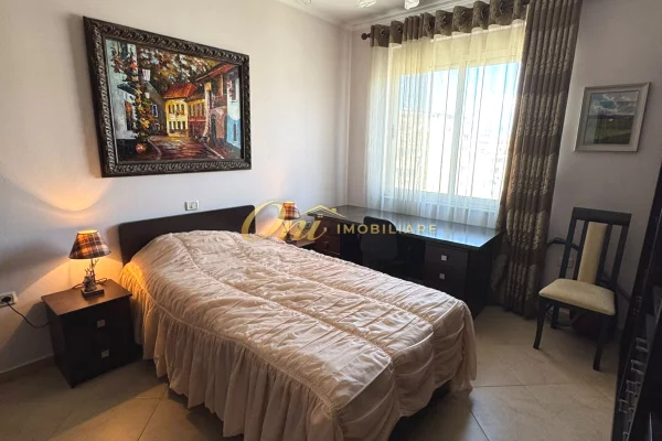 Shtepi me qera Apartament ne Tirane, 3+1, Mobilimi E mobiluar, Pagesa 80,000  Leke.