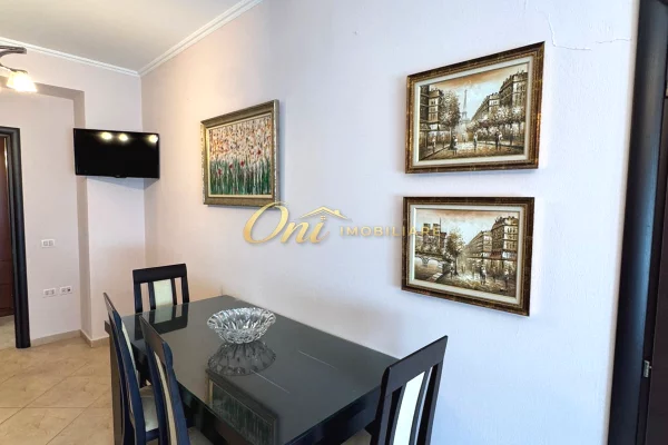 Shtepi me qera Apartament ne Tirane, 3+1, Mobilimi E mobiluar, Pagesa 80,000  Leke.