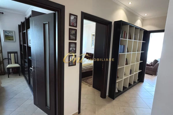 Shtepi me qera Apartament ne Tirane, 3+1, Mobilimi E mobiluar, Pagesa 80,000  Leke.