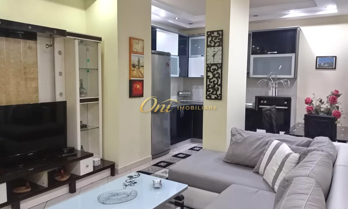 Shtepi me qera Apartament ne Tirane, 3+1, Mobilimi E mobiluar, Pagesa 800  Euro.