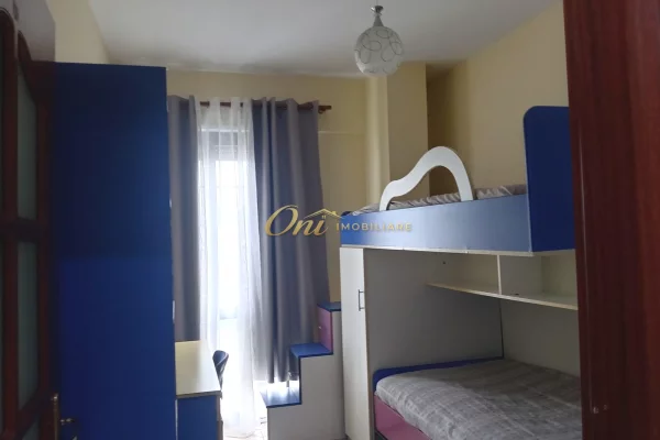 Shtepi me qera Apartament ne Tirane, 3+1, Mobilimi E mobiluar, Pagesa 800  Euro.