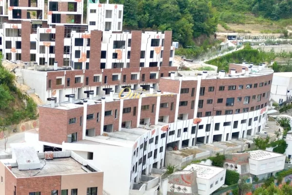 Shtepi ne shitje Apartament ne Tirane, 1+1, Mobilimi Bosh, pa mobiluar, Pagesa 131,400  Euro.