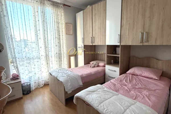 Shtepi me qera Apartament ne Tirane, 2+1, Mobilimi E mobiluar, Pagesa 90,000  Leke.