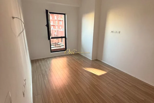 Ambient biznesi me qera 3+1 ne Tirane - 120,000 Leke