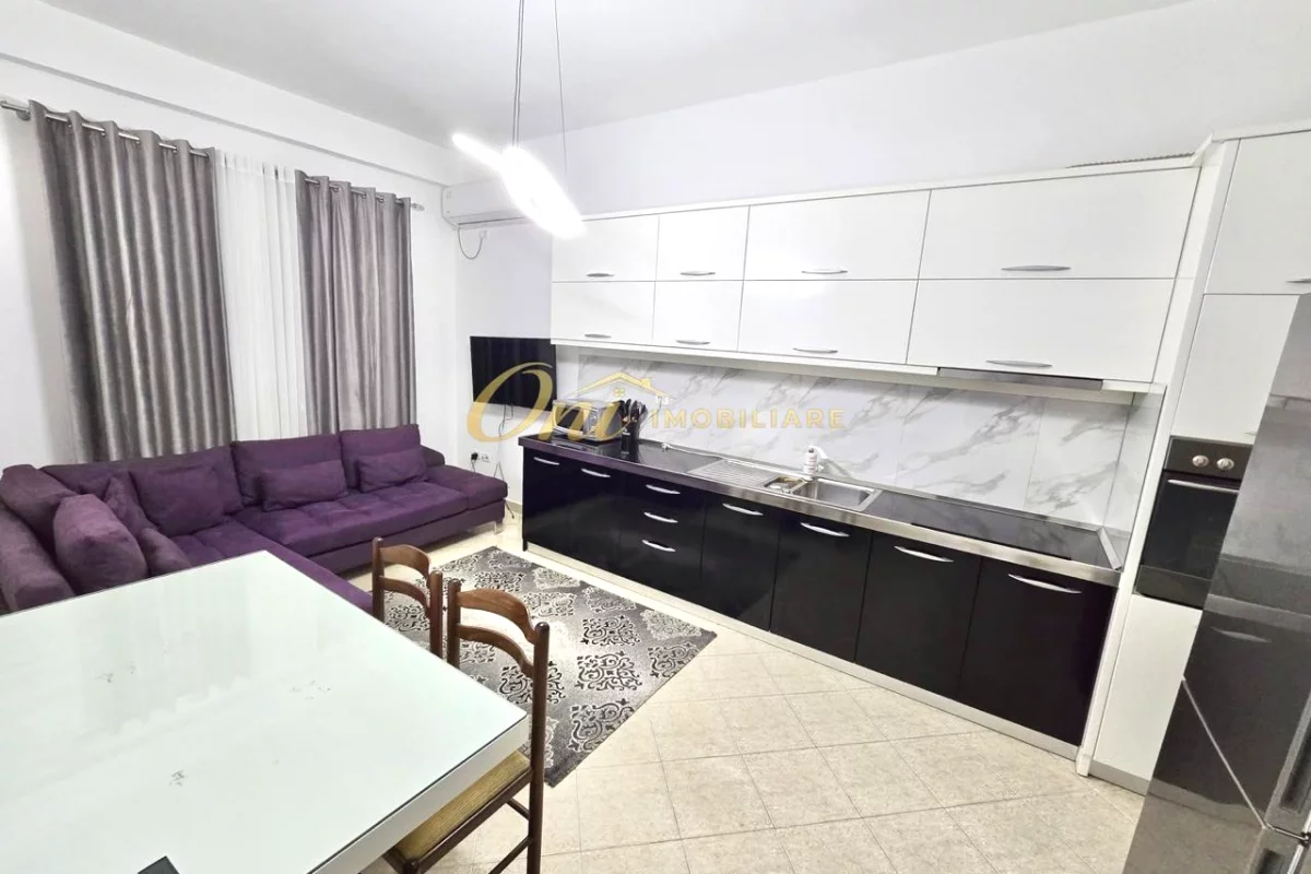 Shtepi me qera Apartament ne Tirane, 2+1, Mobilimi E mobiluar, Pagesa 50,000  Leke.