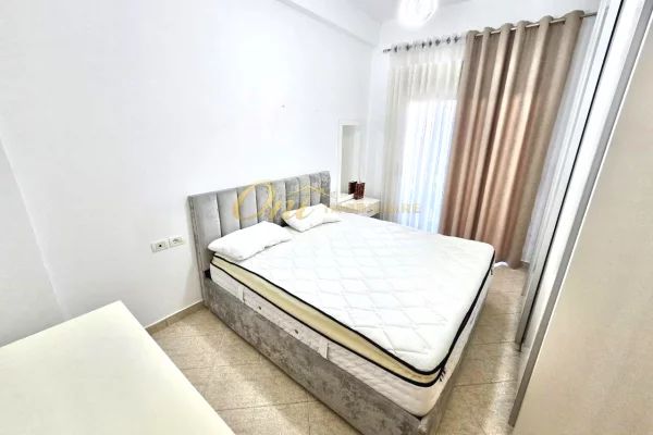 Shtepi me qera Apartament ne Tirane, 2+1, Mobilimi E mobiluar, Pagesa 50,000  Leke.