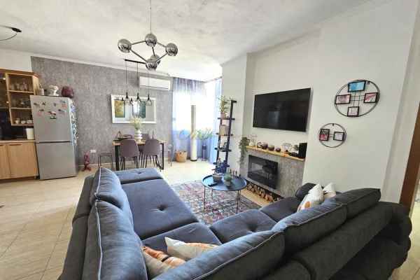 Shtepi me qera Apartament ne Tirane, 1+1, Mobilimi E mobiluar, Pagesa 700  Euro.