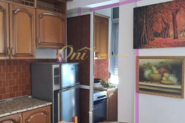 Shtepi me qera Apartament ne Tirane, 2+1, Mobilimi E mobiluar, Pagesa 50,000  Leke.