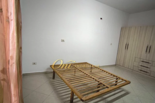 Shtepi me qera Apartament ne Tirane, 1+1, Mobilimi Pjeserisht e mobiluar, Pagesa 32,000  Leke.