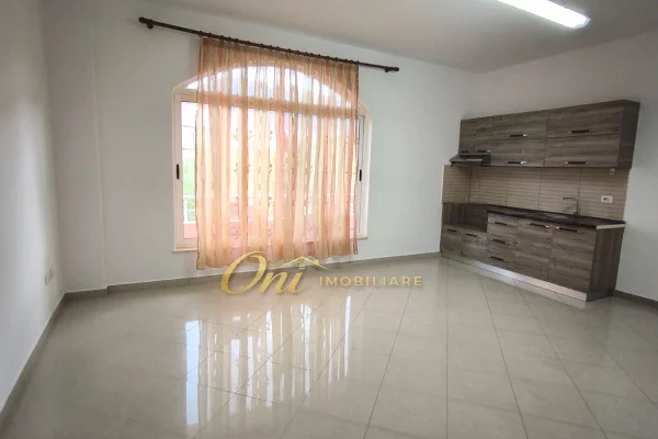 Shtepi me qera Apartament ne Tirane, 1+1, Mobilimi Pjeserisht e mobiluar, Pagesa 32,000  Leke.