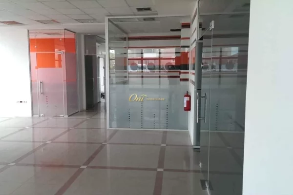 Ambient biznesi me qera 3+1 ne Tirane - 300,000 Leke