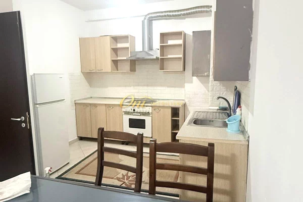 Shtepi me qera Apartament ne Tirane, 1+1, Mobilimi E mobiluar, Pagesa 40,000  Leke.