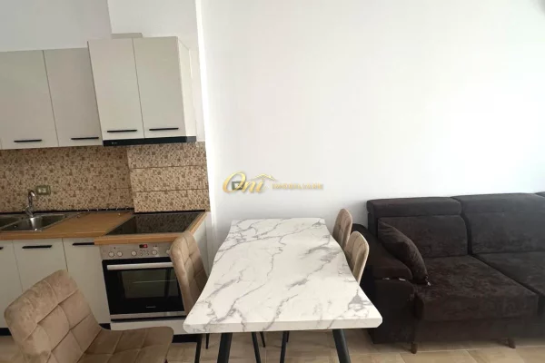 Shtepi me qera Apartament ne Tirane, 3+1, Mobilimi E mobiluar, Pagesa 70,000  Leke.