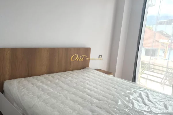 Shtepi me qera Apartament ne Tirane, 3+1, Mobilimi E mobiluar, Pagesa 70,000  Leke.