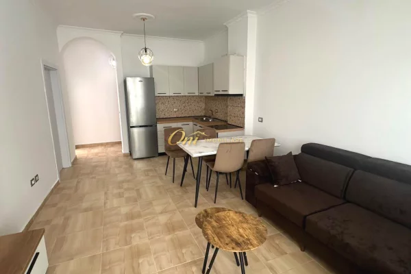 Shtepi me qera 3+1 ne Tirane - 70,000 Leke