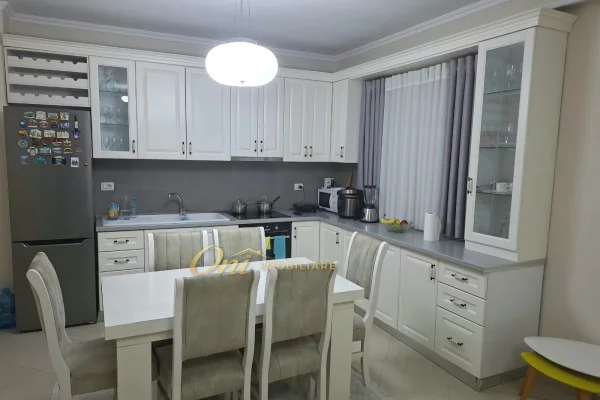 Shtepi ne shitje Apartament ne Tirane, 2+1, Mobilimi E mobiluar, Pagesa 22,000,000  Leke.