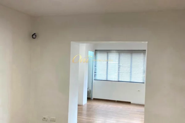 Ambient biznesi me qera 3+1 ne Tirane - 45,000 Leke
