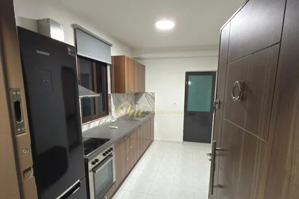 Shtepi me qera Apartament ne Tirane, 2+1, Mobilimi E mobiluar, Pagesa 50,000  Leke.