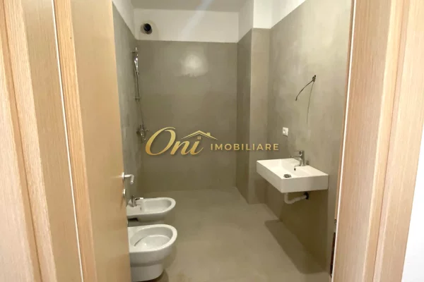 Shtepi me qera Apartament ne Tirane, 1+1, Mobilimi Bosh, pa mobiluar, Pagesa 42,000  Leke.
